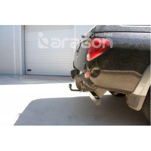Фаркоп ARAGON на MITSUBISHI L200 2006–2010  Арт. E4201BA (С бампером и задней подножкой)